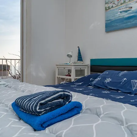 Apartment With Sea & Views *