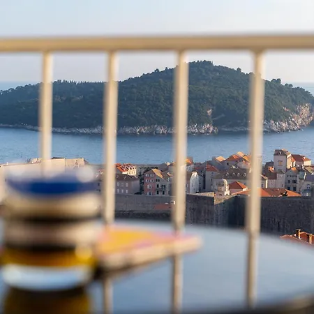 Apartment With Sea & Views *